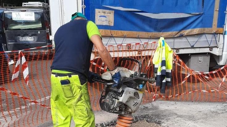 Sprofondamento via Domenico Fontana: Napoli Servizi al lavoro, entro stasera parziale riapertura