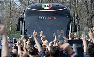 Il Milan si &egrave; arreso ai tifosi
