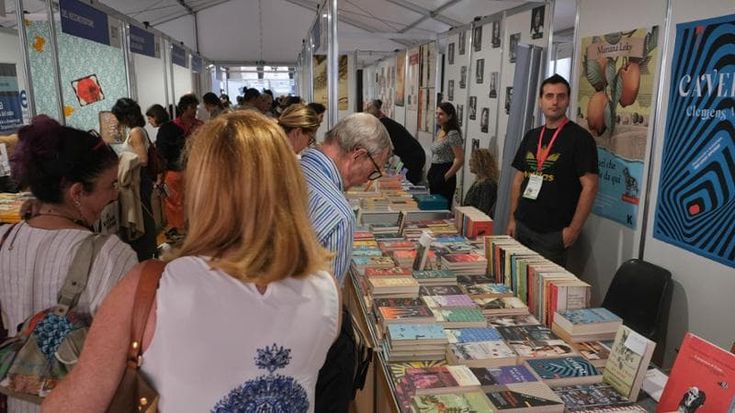 Folla a Book Pride, la fiera dell'editoria indipendente a Genova