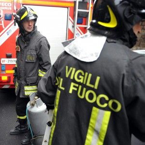 Vicenza, uomo muore asfissiato in un incendio. Altro rogo, sei feriti
