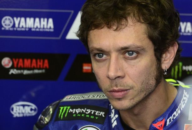 MotoGp, Valencia, sguardo truce e niente sorrisi: Rossi come non l'avete mai visto