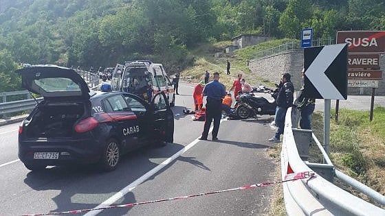 Val di Susa, scontro frontale tra moto e scooter: morti due centauri, un uomo e una donna