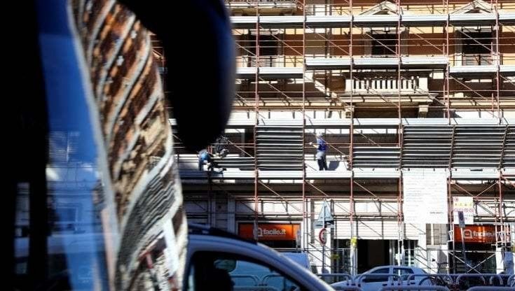 Casa, l'efficienza energetica paga: con il salto dall'ultima alla prima classe il valore sale del 21%