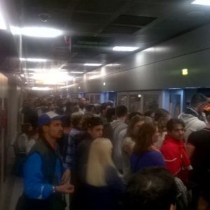 Milano, primo derby con la linea 5: guasto sulla Lilla. Proteste dei tifosi diretti a San Siro