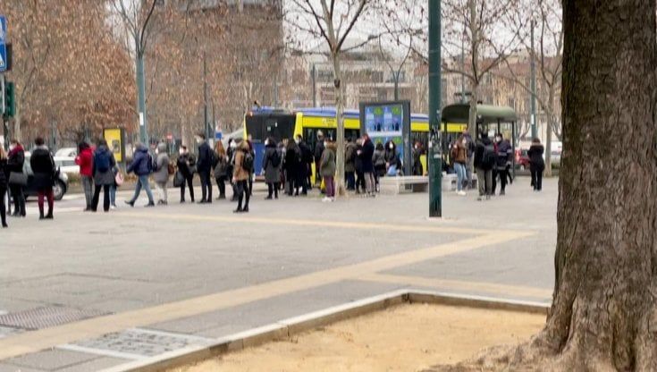 Torino, metrò ferma: bus strapieni e traffico in tilt in Cit Turin