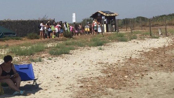 Noto, spiaggia di Vendicari a pagamento: protestano i residenti
