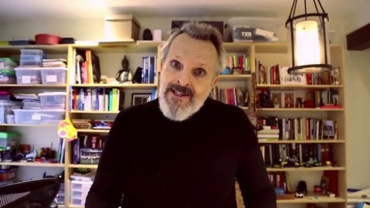 Miguel Bosé, il nuovo guru dei negazionisti spagnoli del virus