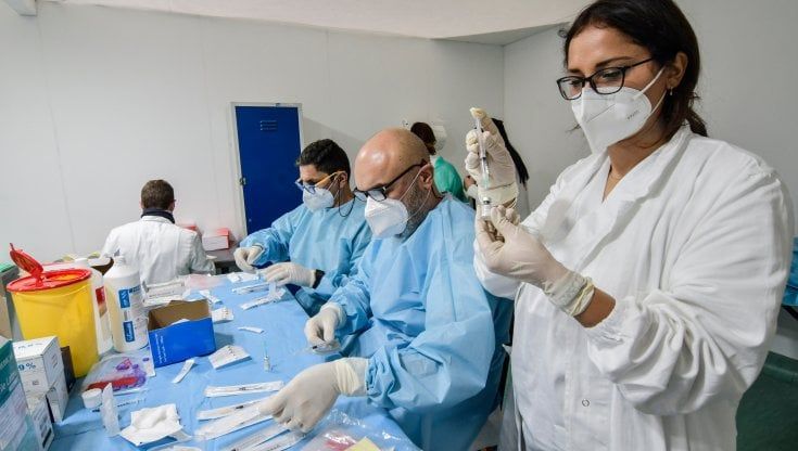 Vaccini anti Covid, Lopalco: "Presto anche in Puglia via alle prenotazioni per gli under60"