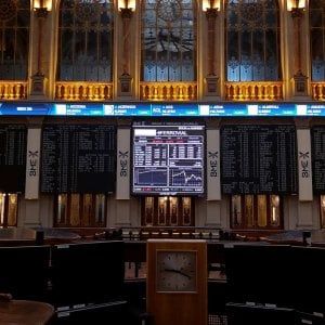 Le Borse di oggi, 30 settembre. Listini deboli dopo lo scontro Trump-Biden