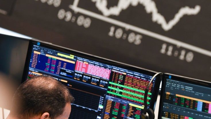 Borse Ue positive, ma Milano chiude in calo. Torna a salire il rendimento dei titoli di Stato. Btp Green, domanda oltre gli 80 miliardi