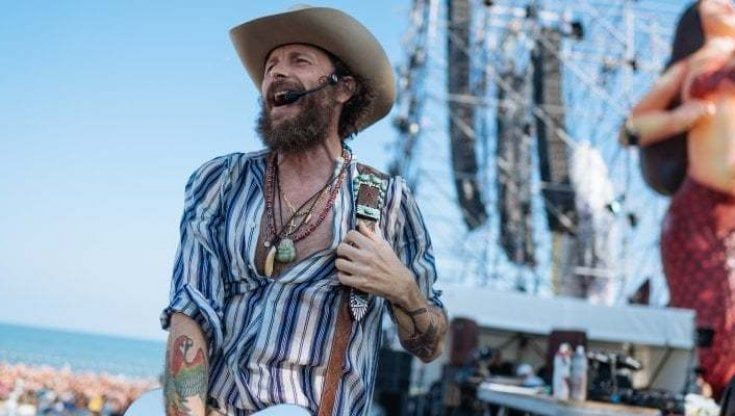 Jova Beach Party a Barletta: Jovanotti torna in Puglia a luglio per due date in spiaggia
