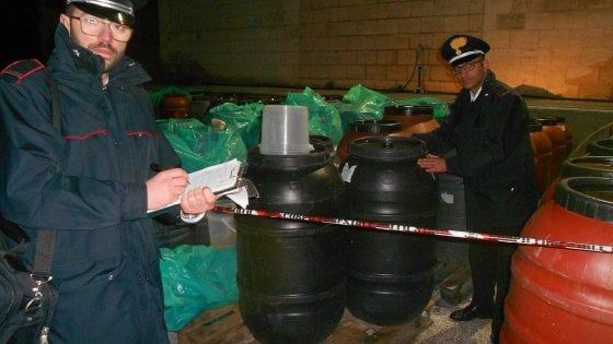 Foggia, 186 tonnellate di alimenti mal conservati a due passi dalla discarica abusiva
