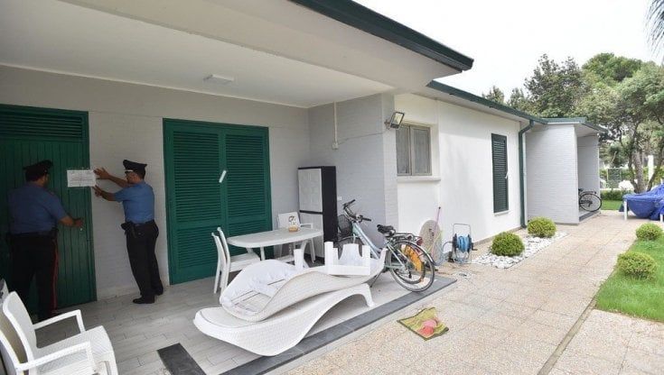 Sequestrato il villaggio degli svedesi sul litorale Domitio: vale 20 milioni ma acquistato a un prezzo inferiore