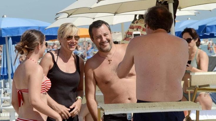 Dall’estate del Papeete allo schiaffo del soldato Vannacci: quanti colpi per Salvini