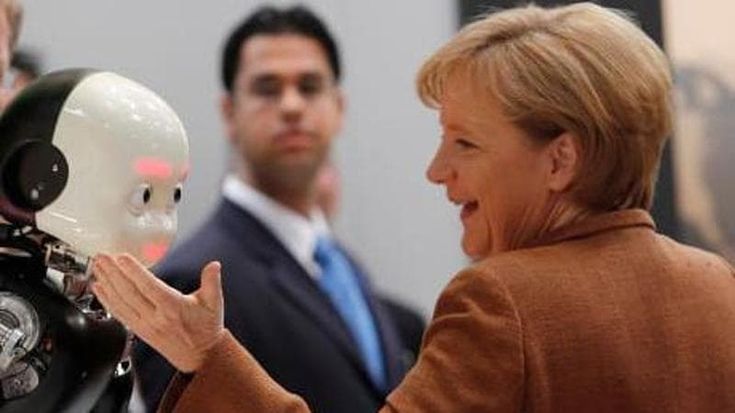 Germania, raccoglieva soldi per far uccidere Merkel e Scholz: arrestato un programmatore di 49 anni