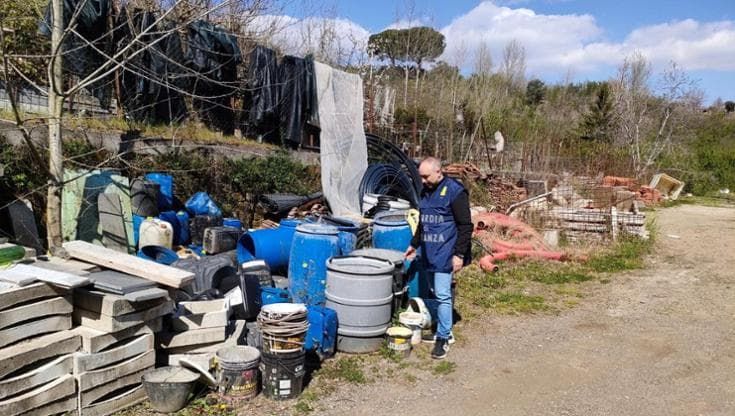 Rifiuti speciali e lavoro nero nell'Agro caleno: scattano i sequestri