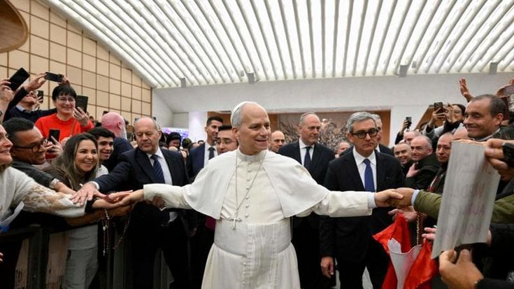 Intelligenza artificiale, il Papa: “Non è un’amica né un oracolo, guardarsi dai chatbot affettuosi”