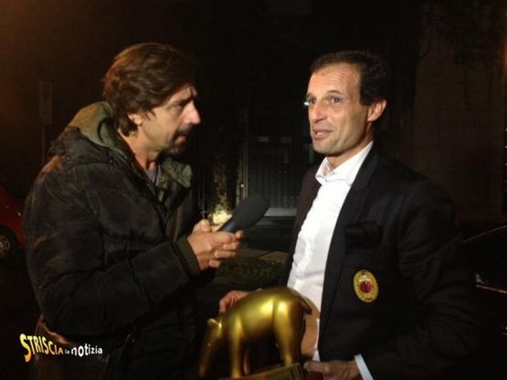 Milan, Il Tapiro di Striscia ad Allegri: "Mi porter&agrave; bene"