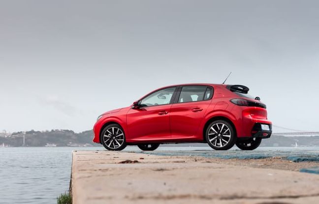 Peugeot 208 Allure Navi Pack, guidare in rete
