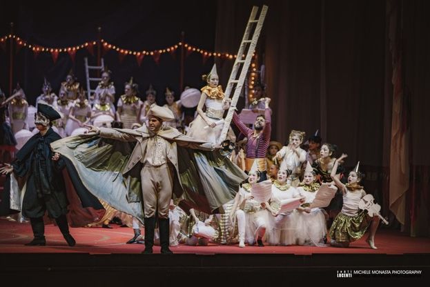 "Tutti mi chiamano", al teatro del Maggio 900 bambini portano in scena Il Barbiere di Siviglia