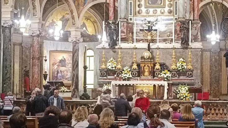 Pompei aspetta papa Leone, folla nel santuario tra fedeli e turisti: "Verrà qui"