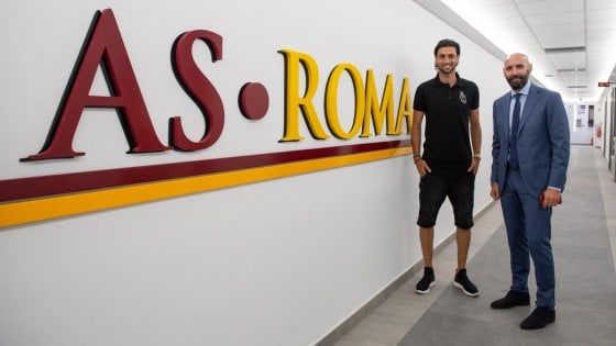 Roma, ufficiale l'arrivo di Pastore: "Ho scelto i giallorossi per tornare al top"