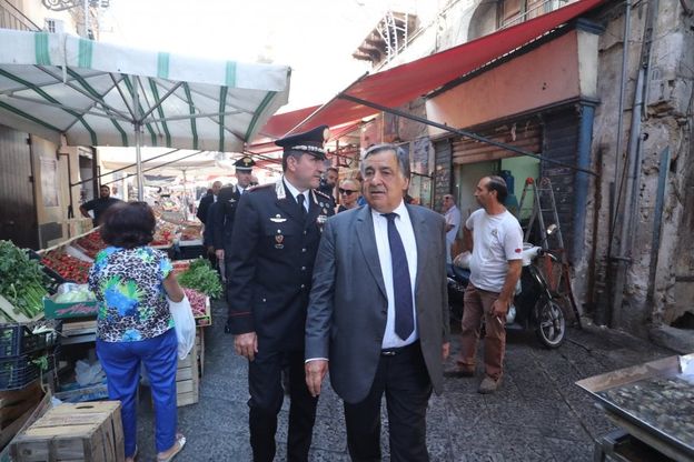 Palermo, omicidio al Capo. Sindaco e comandante carabinieri al mercato: "Lo Stato c'è"