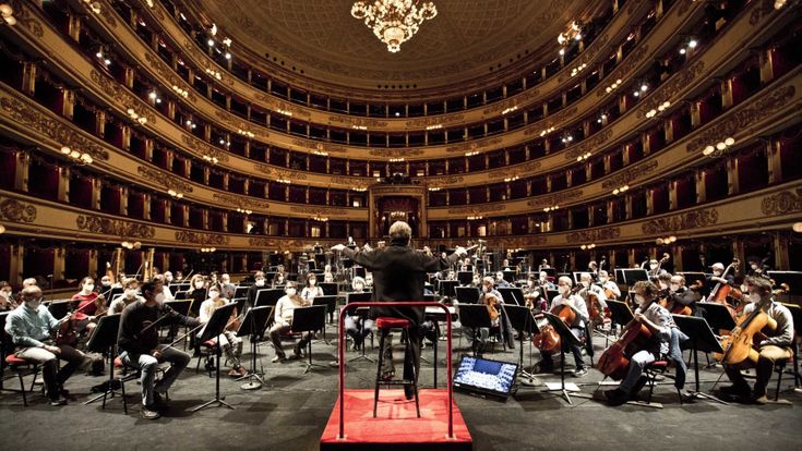 La prima della Scala, sul palco della storia al di là della realtà