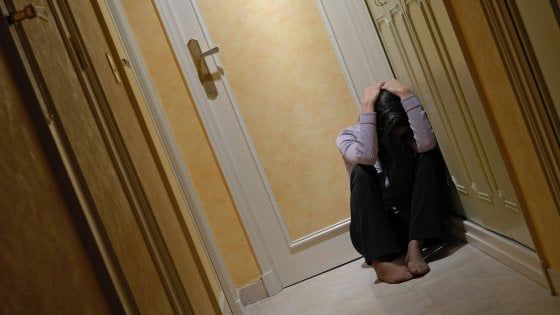 Marsala: picchia e ustiona la compagna, arrestato