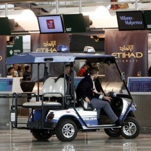 Aeroporto Malpensa, aggredito e accoltellato nella stazione del Terminal 1