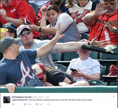 Baseball, mazza vola in tribuna: uomo salva un piccolo tifoso dei Pirates