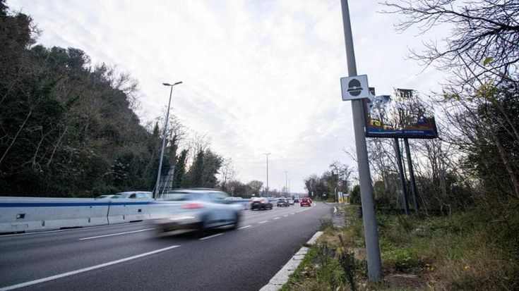Fleximan, il ritorno al futuro. Schlein, Fratoianni e il fumo