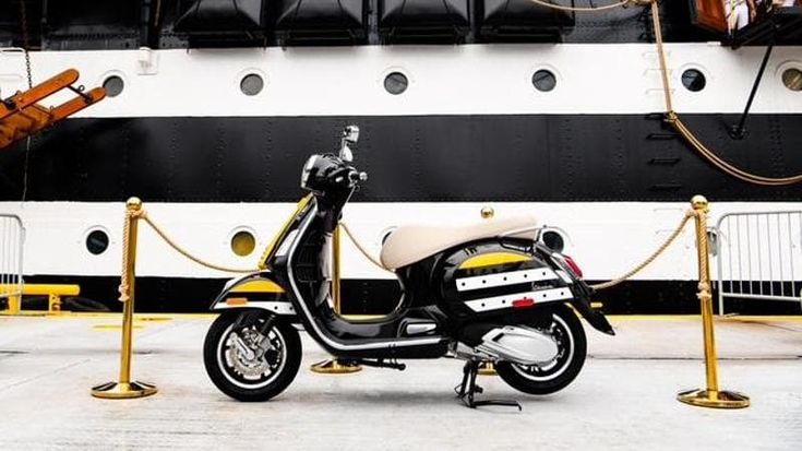 Quando il mito incontra la leggenda: a New York una Vespa speciale per la Amerigo Vespucci
