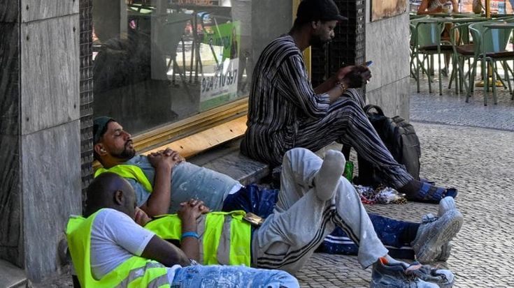 Al lavoro “a 50 gradi”, la denuncia dei sindacati. Giovedì il picco: bollino rosso in 15 città