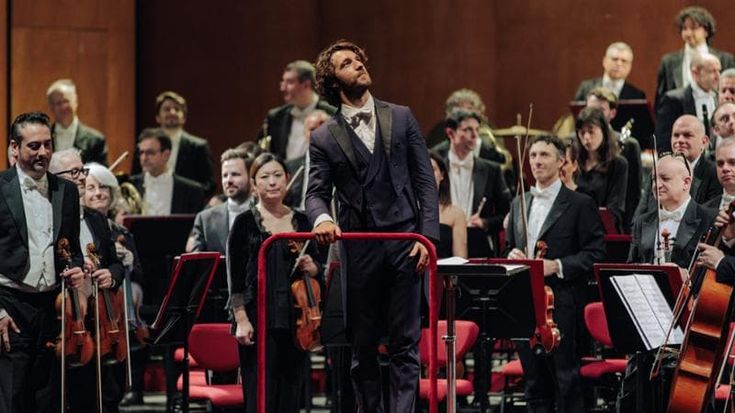 Viotti affronta Sostakovic con la Sinfonia ispirata dalla guerra