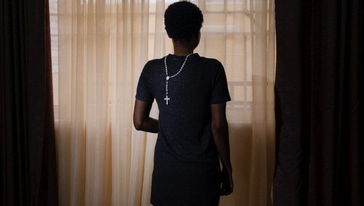 Jennifer, la nigeriana salvata dalla "tratta" e dai suoi aguzzini grazie a due fotogiornalisti
