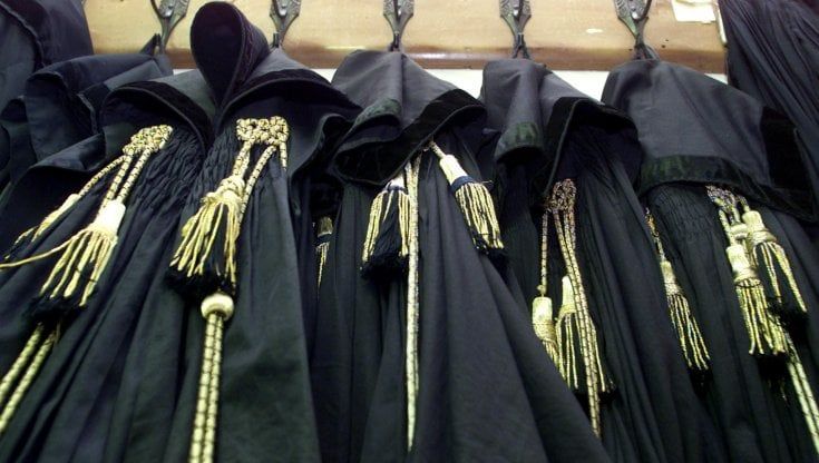 Gli avvocati di Parma: "L'attività giudiziaria del tribunale rischia il blocco. Servono soluzioni"