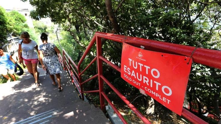 Genova, spiagge e piscine sold out. E l’ombrellone si subaffitta