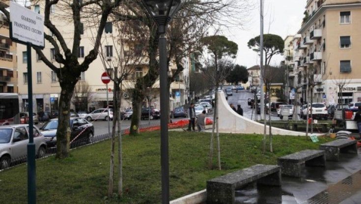 Si fingono operatori dell'Ama, agenti arrestano pusher in piazza Vescovio
