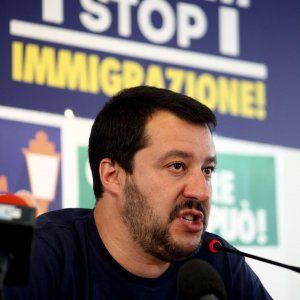 Insulti ai magrebini, guerra ai " vu cumprà": sui social impazza il politico razzista
