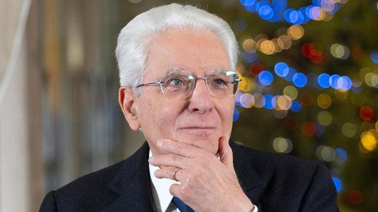 Mattarella bacchetta il governo: proroghe “eccessive” agli ambulanti. La Lega: “Non li svendiamo all’Europa”