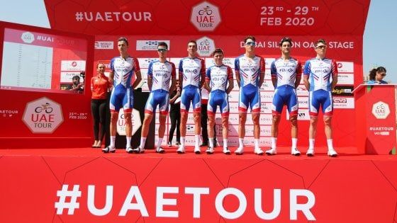 Ciclismo, coronavirus: quarantena per due squadre impegnate nell'UAE Tour. Medici team: ''Annullare Milano-Sanremo"