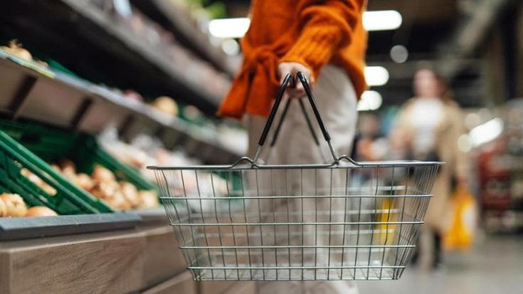 Vino, salumi, formaggi e tonno in scatola i prodotti più rubati sugli scaffali