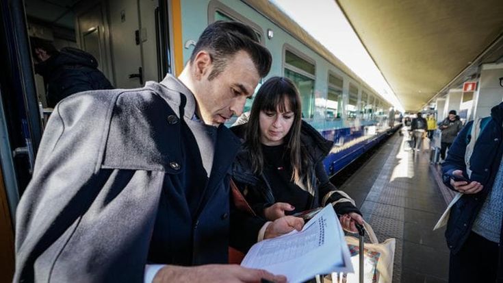 Sul treno low cost da Torino a Palermo per fare Natale a casa: “Finalmente terra”