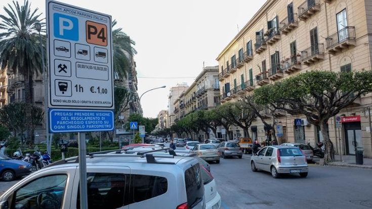 Parcheggi per mamme: buco nei conti, è scontro al Comune