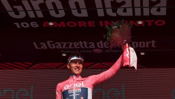 Giro d'Italia, Evenepoel domina la cronometro e conquista la prima maglia rosa