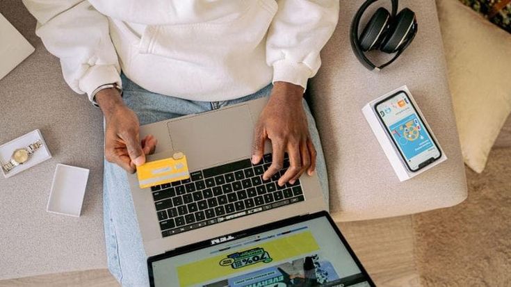 Compra ora, paga dopo: il “debito invisibile” che piace sempre più ai giovani