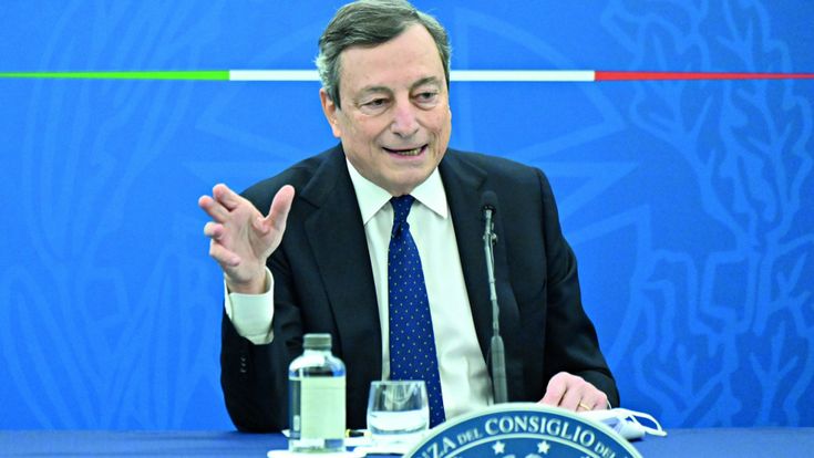 Mario Draghi, la prima conferenza stampa: concretezza, emozione, zero retorica. Sugli schermi il format della verità 