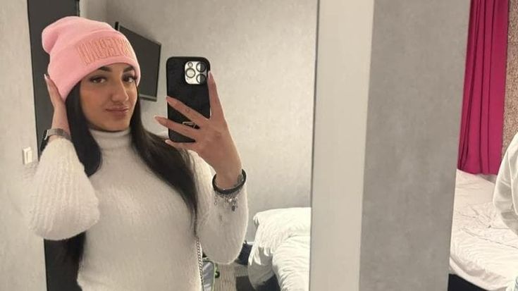 Scontro frontale tra auto, muore a 18 anni Carola Battaglia