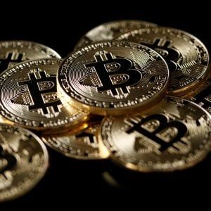 Mercati europei deboli, Wall Street recupera con le banche